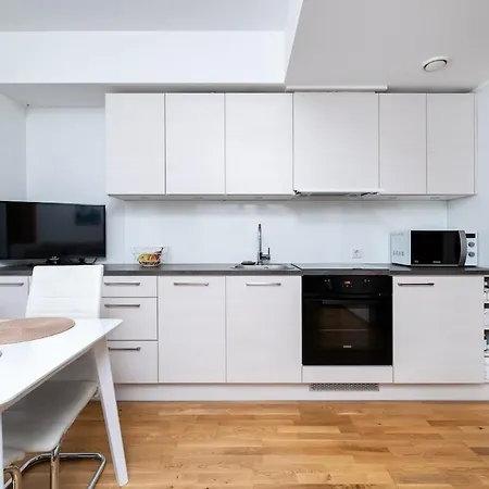 Location - Large Balcony - New Building * 塔林