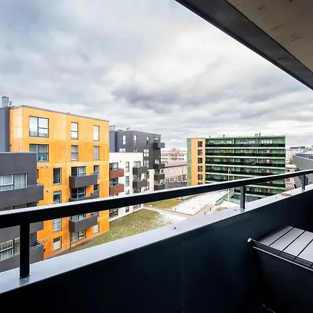 Location - Large Balcony - New Building 公寓