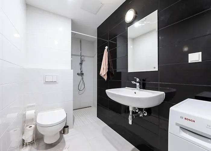 Location - Large Balcony - New Building 公寓 *