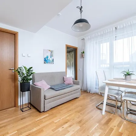 Location - Large Balcony - New Building アパート タリン