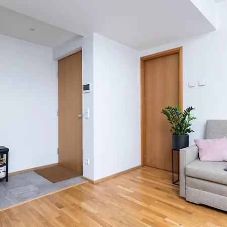 Location - Large Balcony - New Building * タリン